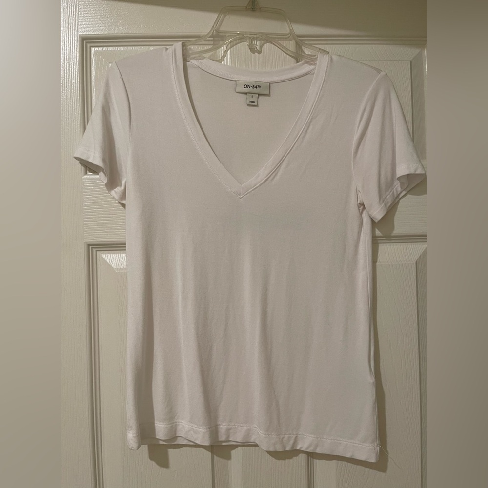 On 34th Women's White V-Neck Top